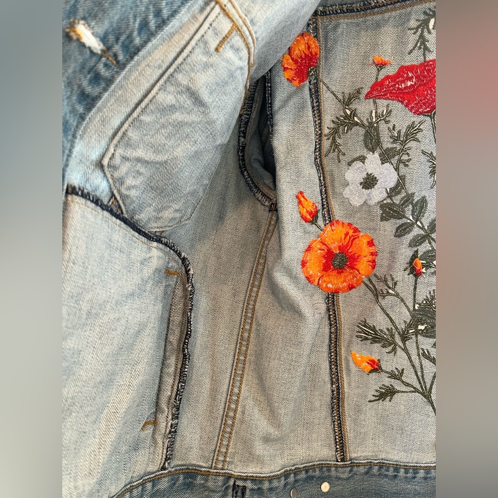 Levi's Denim Jacket with Floral Embroidery - Picture 7 of 15
